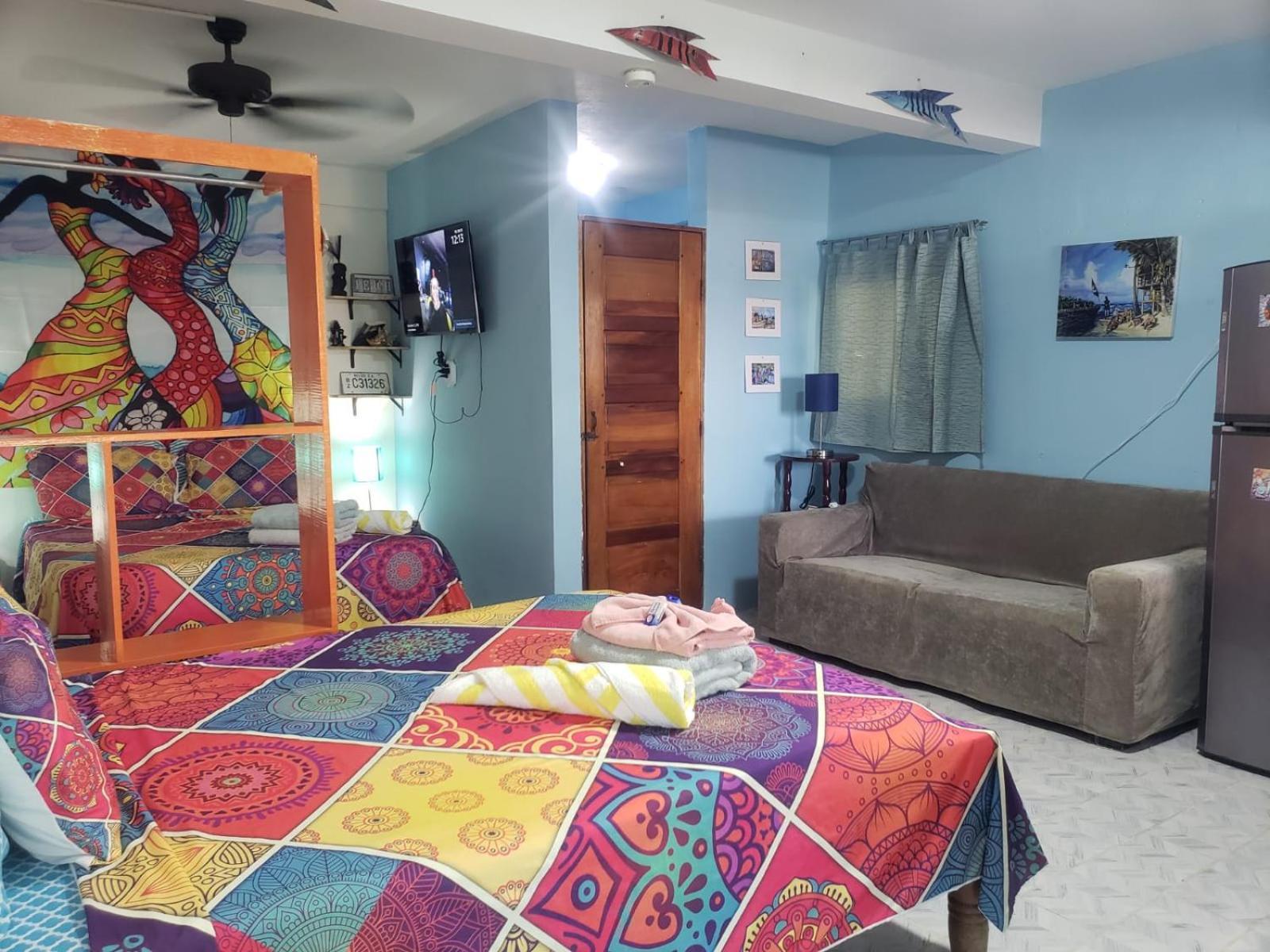 Beach Club Condos At Popeyes Caye Caulker Eksteriør billede